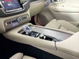 2025 Volvo XC90 Plug-In Hybrid Ultra Bright Theme