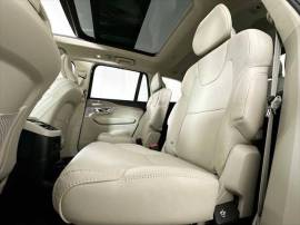 2025 Volvo XC90 Plug-In Hybrid Ultra Bright Theme